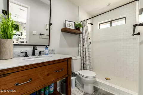 Bath - 4330 E Turney Ave, Phoenix, AZ 85018 photo 5 of 5