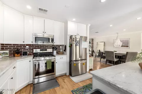 Kitchen - 4330 E Turney Ave, Phoenix, AZ 85018 photo 3 of 3