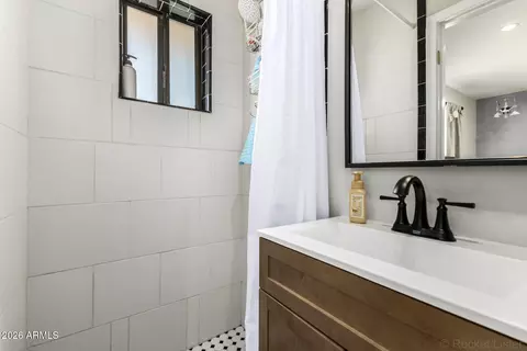 Bath - 4330 E Turney Ave, Phoenix, AZ 85018 photo 4 of 5
