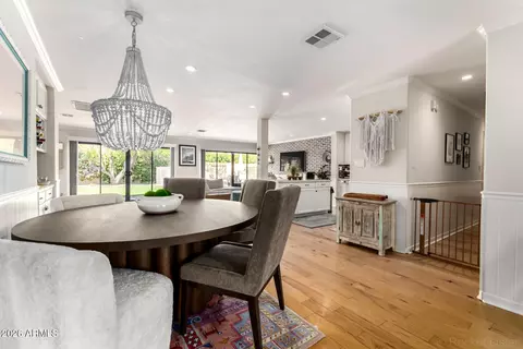 Dining - 4330 E Turney Ave, Phoenix, AZ 85018 photo 3 of 3