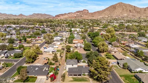 View/Area - 4956 E Clarendon Ave, Phoenix, AZ 85018 photo 4 of 8