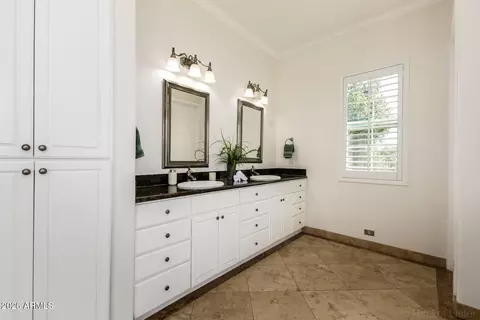 Bath - 4956 E Clarendon Ave, Phoenix, AZ 85018 photo 1 of 5