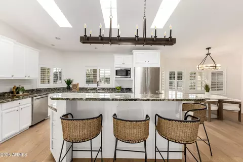 Kitchen - 4956 E Clarendon Ave, Phoenix, AZ 85018 photo 2 of 5