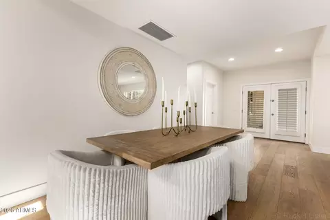 Dining - 4956 E Clarendon Ave, Phoenix, AZ 85018 photo 1 of 2