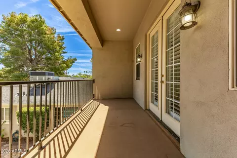 Exterior - 4956 E Clarendon Ave, Phoenix, AZ 85018 photo 3 of 5