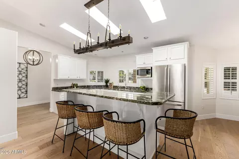 Kitchen - 4956 E Clarendon Ave, Phoenix, AZ 85018 photo 1 of 5