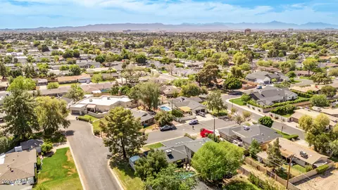 View/Area - 4956 E Clarendon Ave, Phoenix, AZ 85018 photo 8 of 8