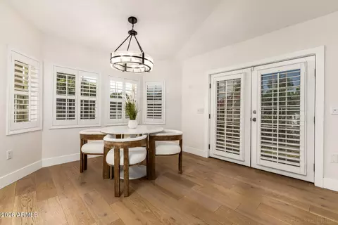 Dining - 4956 E Clarendon Ave, Phoenix, AZ 85018 photo 2 of 2