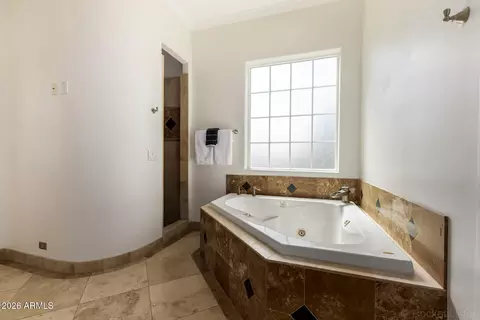 Bath - 4956 E Clarendon Ave, Phoenix, AZ 85018 photo 2 of 5