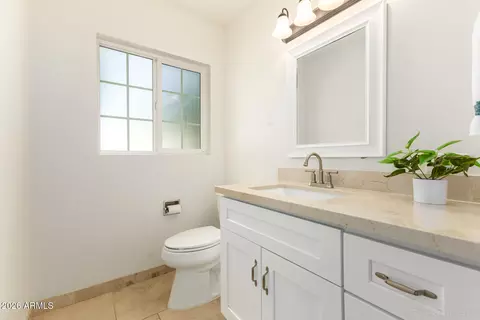Bath - 4956 E Clarendon Ave, Phoenix, AZ 85018 photo 4 of 5