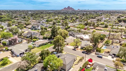 View/Area - 4956 E Clarendon Ave, Phoenix, AZ 85018 photo 7 of 8