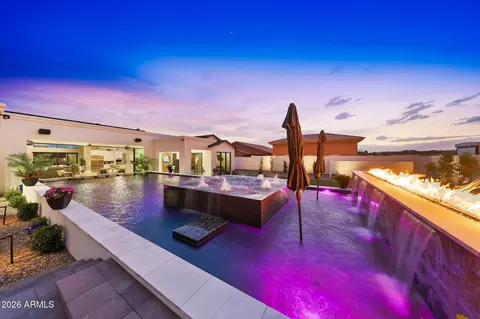 8924 W Patrick Ln, Peoria, AZ 85383