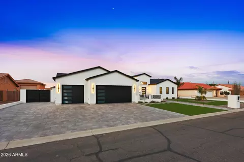 8924 W Patrick Ln, Peoria, AZ 85383