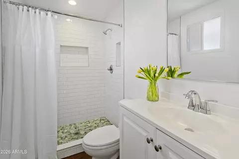 Bath - 3445 E Thunderbird Rd, Phoenix, AZ 85032 photo 1 of 2