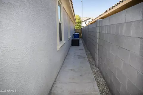 Entry Way - 5011 E Greenway St, Mesa, AZ 85205 photo 5 of 5