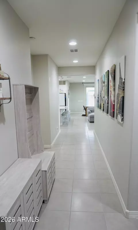 Entry Way - 5011 E Greenway St, Mesa, AZ 85205 photo 2 of 5