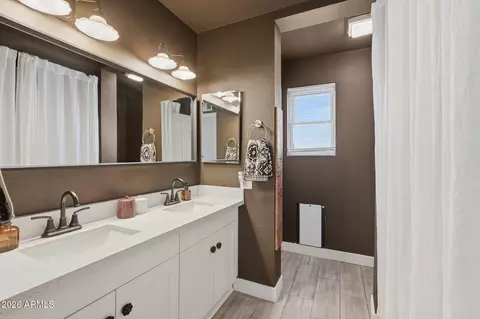 Bath - 2109 W Oraibi Dr, Phoenix, AZ 85027 photo 2 of 3