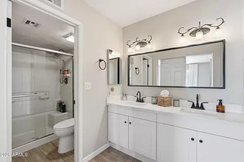 Bath - 2109 W Oraibi Dr, Phoenix, AZ 85027 photo 1 of 3