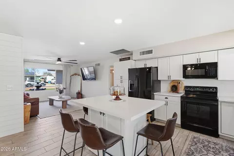 Kitchen - 2109 W Oraibi Dr, Phoenix, AZ 85027 photo 3 of 5