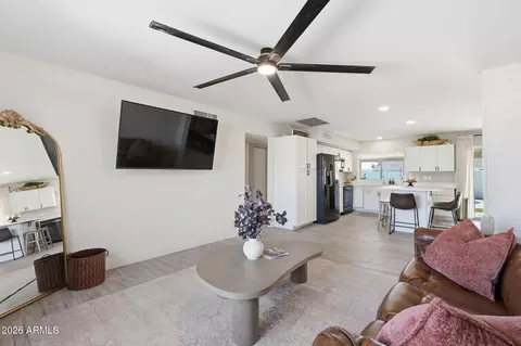 Living - 2109 W Oraibi Dr, Phoenix, AZ 85027 photo 2 of 3
