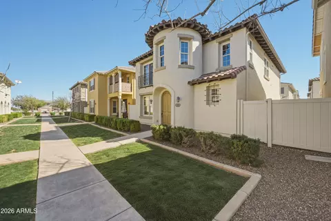 Exterior - 838 S Huish Dr, Gilbert, AZ 85296 photo 2 of 7