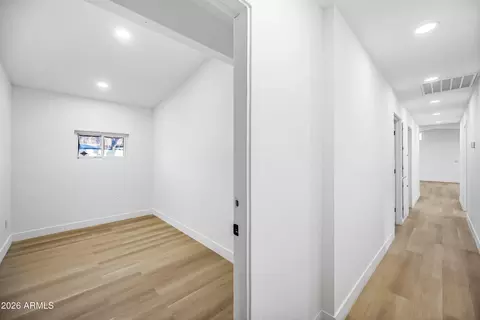 Entry Way - 1246 E Winter Dr, Phoenix, AZ 85020 photo 4 of 4