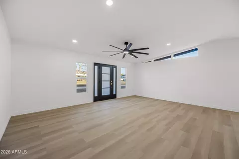 Living - 1246 E Winter Dr, Phoenix, AZ 85020 photo 3 of 5