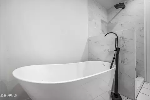 Bath - 1246 E Winter Dr, Phoenix, AZ 85020 photo 5 of 7