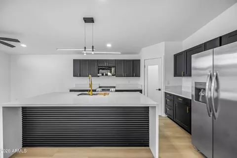 Kitchen - 1246 E Winter Dr, Phoenix, AZ 85020 photo 1 of 10