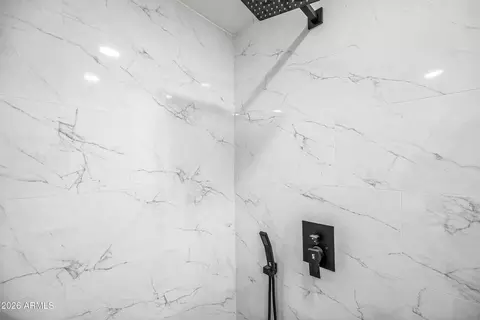 Bath - 1246 E Winter Dr, Phoenix, AZ 85020 photo 4 of 7