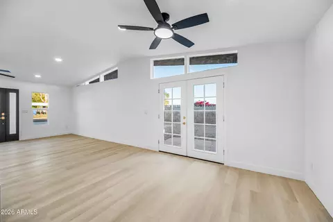 Living - 1246 E Winter Dr, Phoenix, AZ 85020 photo 5 of 5