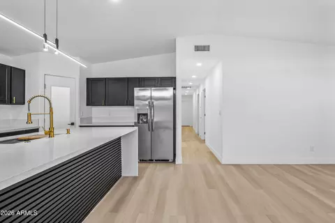 Entry Way - 1246 E Winter Dr, Phoenix, AZ 85020 photo 2 of 4
