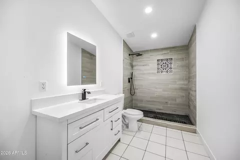 Bath - 1246 E Winter Dr, Phoenix, AZ 85020 photo 6 of 7
