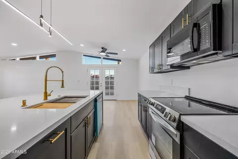 Kitchen - 1246 E Winter Dr, Phoenix, AZ 85020 photo 10 of 10