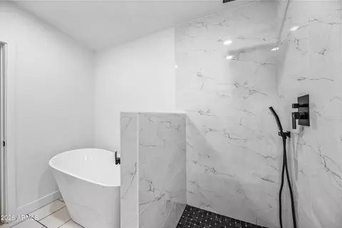 Bath - 1246 E Winter Dr, Phoenix, AZ 85020 photo 3 of 7