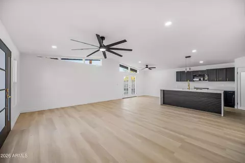 Living - 1246 E Winter Dr, Phoenix, AZ 85020 photo 4 of 5