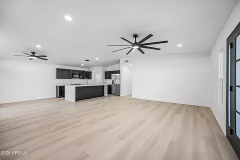 Living - 1246 E Winter Dr, Phoenix, AZ 85020 photo 2 of 5
