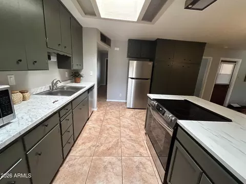 Kitchen - 101 E Papago Dr E, Tempe, AZ 85288 photo 1 of 1