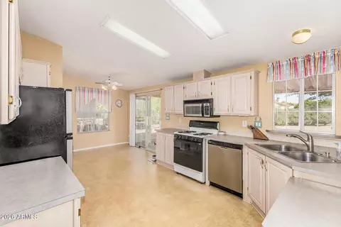 8230 E Coralbell Cir, Mesa, AZ 85208 photo 3