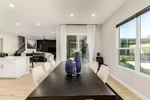 Dining - 5964 E Sinclair St, Phoenix, AZ 85054 photo 2 of 2