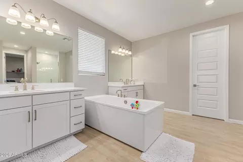 Bath - 5964 E Sinclair St, Phoenix, AZ 85054 photo 1 of 5