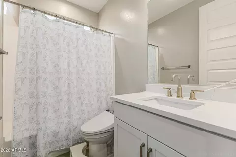 Bath - 5964 E Sinclair St, Phoenix, AZ 85054 photo 3 of 5