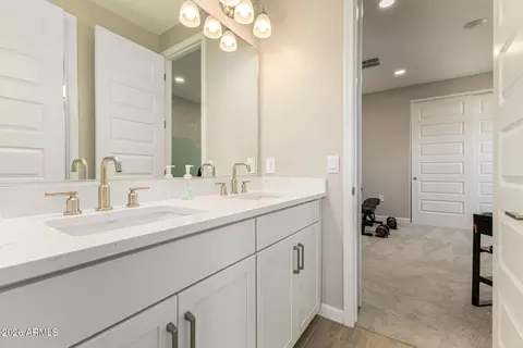 Bath - 5964 E Sinclair St, Phoenix, AZ 85054 photo 4 of 5