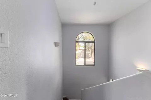 Entry Way - 1072 E Sunburst Ln, Tempe, AZ 85284 photo 4 of 6