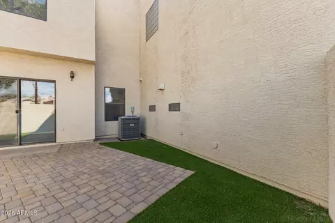 Exterior - 1072 E Sunburst Ln, Tempe, AZ 85284 photo 2 of 7