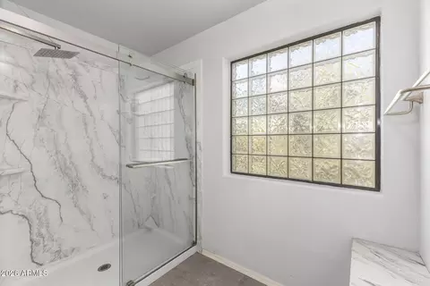 Bath - 1072 E Sunburst Ln, Tempe, AZ 85284 photo 3 of 5