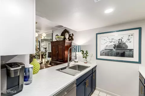 Kitchen - 3033 E Devonshire Ave #1032, Phoenix, AZ 85016 photo 3 of 3