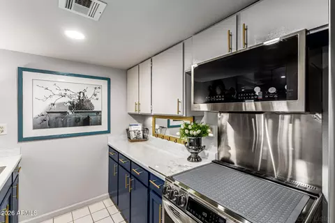 Kitchen - 3033 E Devonshire Ave #1032, Phoenix, AZ 85016 photo 2 of 3