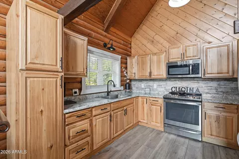 Kitchen - 228 E Belluzzi Blvd, Payson, AZ 85541 photo 2 of 3