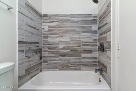Bath - 2142 E Taylor St, Phoenix, AZ 85006 photo 3 of 3